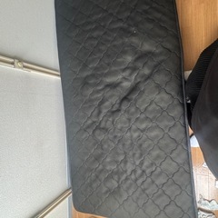 黒いマットレス