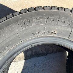 ブリヂストンW300スタッドレスタイヤ4本　145R12LT6PR　中古品の画像