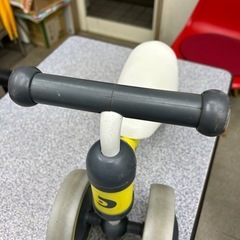 キックバイクかな？ペダルはありません。
の画像