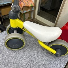 キックバイクかな？ペダルはありません。
の画像