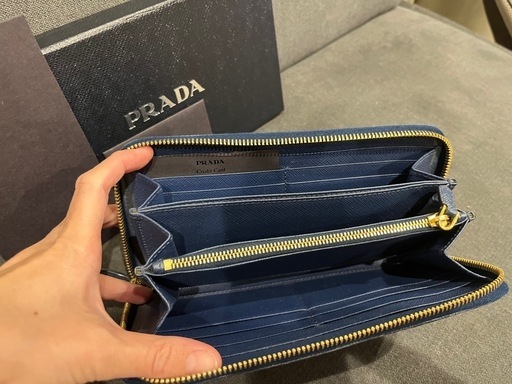 PRADA サフィアーノトライアングル ジップアラウンド長財布
