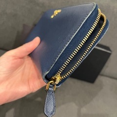PRADA サフィアーノトライアングル ジップアラウンド長財布　ネイビーの画像