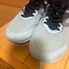 スニーカーの画像