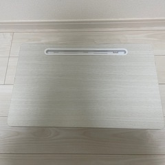 折りたたみテーブルの画像
