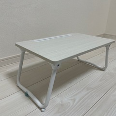 折りたたみテーブルの画像