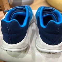アディダス　スニーカーの画像