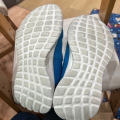 アディダス　スニーカーの画像