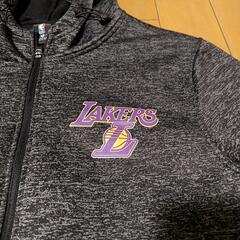 レイカーズ　パーカー　Sサイズの画像