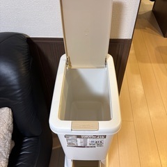 2段ゴミ箱の画像