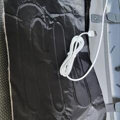 USB接続のブラックフリースひざ掛け