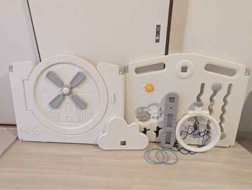 ネビオ　折りたたみドア付きベビーサークル おもちゃ付き　16枚