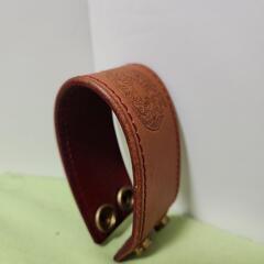 腕輪(革？)の画像