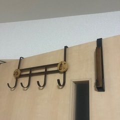 ドアに掛けられるハンガーラック