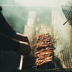 【焼き鳥屋台スタッフ】黙々と働ける環境！将来独立したい方／履歴書なしで面談可の画像