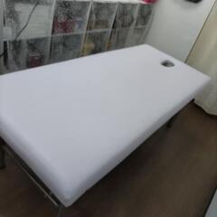 エステサロン用のマッサージベッドの画像