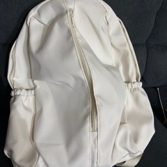リュック　白