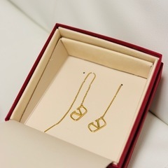 新品未使用！VALENTINOヴァレンティノVロゴ シグネチャー...