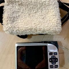 ひつじのショーンにすっぽり入ったデジカメ Power Shot A2200 メモリーカード付の画像