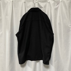 【ユニクロ】メンズ 細身 長袖シャツ 黒 サイズM 胸ポケットありの画像