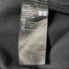 【ユニクロ】メンズ 細身 長袖シャツ 黒 サイズM 胸ポケットありの画像
