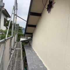 初めまして塗装更新中。外壁塗装4回塗り完了！木部塗装中です‼️ − 岡山県