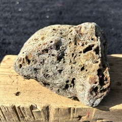 穴あき石　鑑賞用穴あき石　水槽用穴あき石　水槽用オブジェの画像