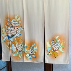 暖簾、横〜98–丈〜100リメイクーのれん着物素材、花柄模様！の画像