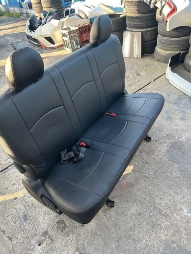 ハイエース　セカンドシート　200系　GL ハーフレザー　シートカバー付き