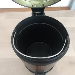 ゴミ箱の画像