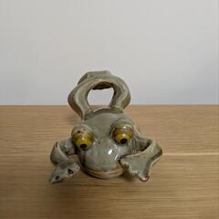 カエル　置物　陶器製