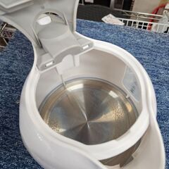 リサイクルショップどりーむ天保山店　No2017　電気ケトル　KOM　2023年製　容量MAX1.0L　※注ぎ口パーツ欠品(´;ω;｀)の画像