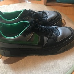 スニーカー