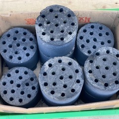 練炭9個と火起し器の画像