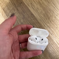 受付終了　
AirPods 第二世代　2022年購入の画像