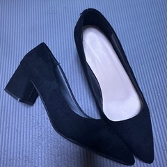 黒 スエード ポインテッドトゥ パンプス　24cmの画像
