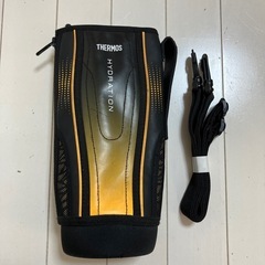 サーモス水筒専用のハンディポーチ【ショルダーベルト付】の画像