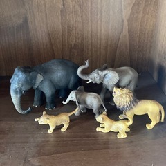 ゾウ、ライオン親子フィギュア