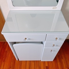 値引きしました！【美品！】ドレッサー　多収納　化粧台　椅子付き　の画像