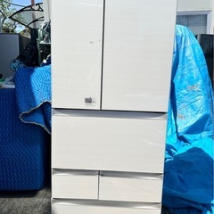 6ドア冷蔵庫 ガラストップ 東芝 555L 118kg GR-H...