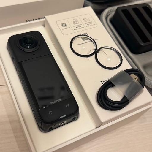 【美品】insta360x4＋高速充電ハブや予備バッテリー付き