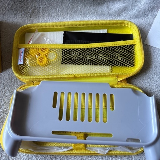 新品未使用　Nintendo Switch Lite ケース付属