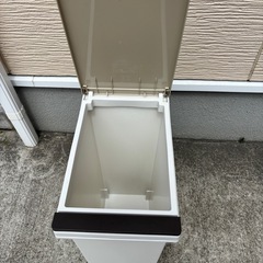 30ℓ ゴミ箱　ペダルオープンの画像