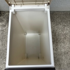 30ℓ ゴミ箱　ペダルオープンの画像