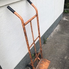 お話し中　二輪運搬車の画像