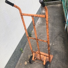 お話し中　二輪運搬車の画像