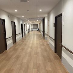 賞与年3回！残業月平均3hのみ！ブランクOK！福利厚生充実！子連れ出勤OK！介護職の画像