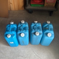 灯油タンク　1つ100円