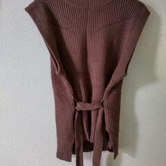 GU ベルテッドクルーネックニットベスト
M
の画像