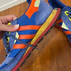 adidas スニーカーの画像