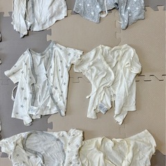 【ベビー50-60サイズ】 肌着11着＋新品靴下の画像